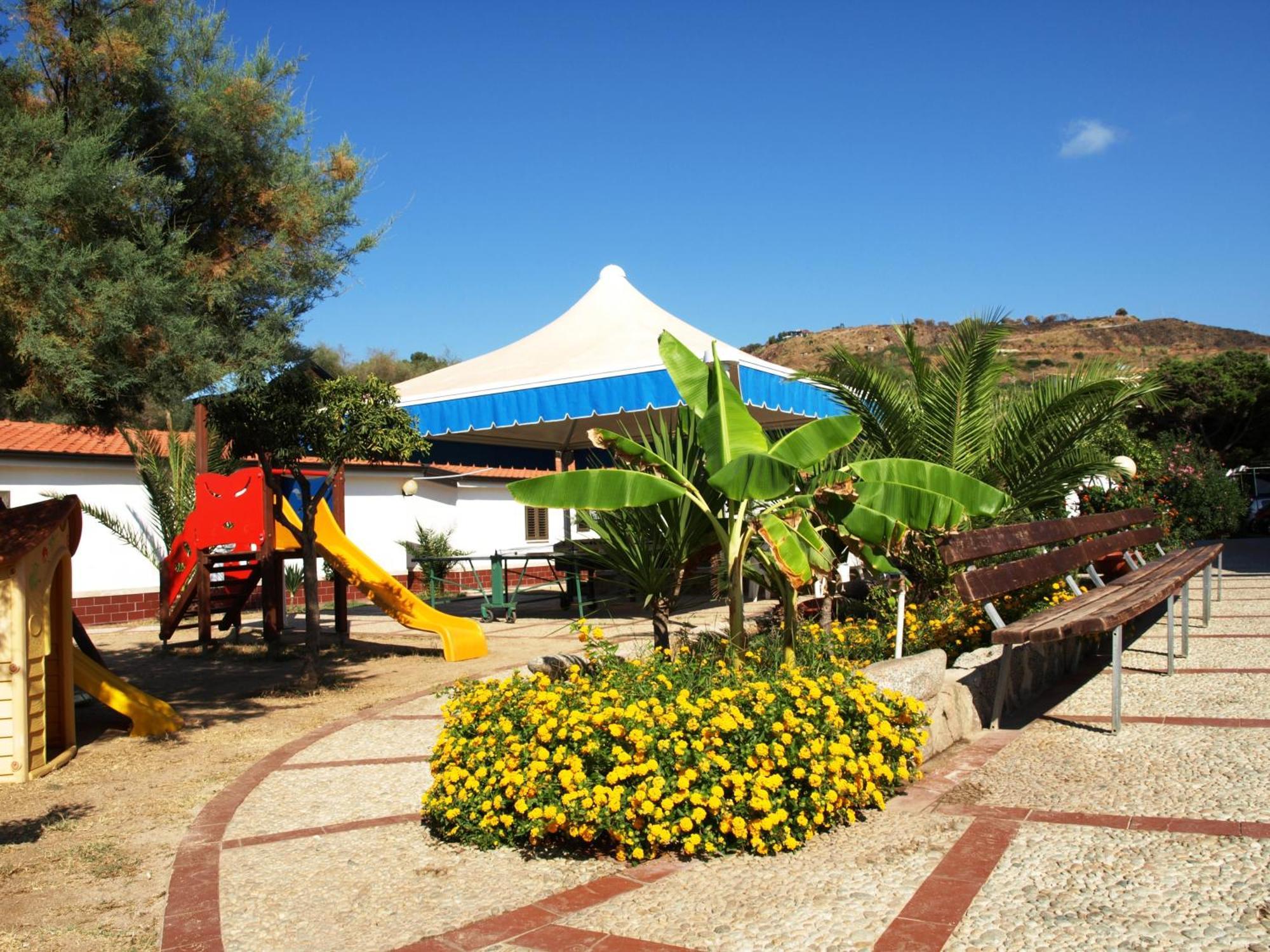 Residence Il Turistico แซมโบรเน ภายนอก รูปภาพ