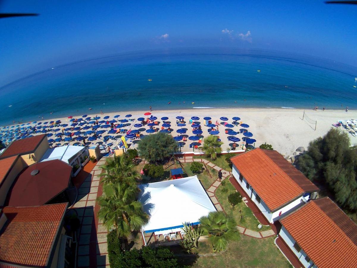 Residence Il Turistico แซมโบรเน ภายนอก รูปภาพ