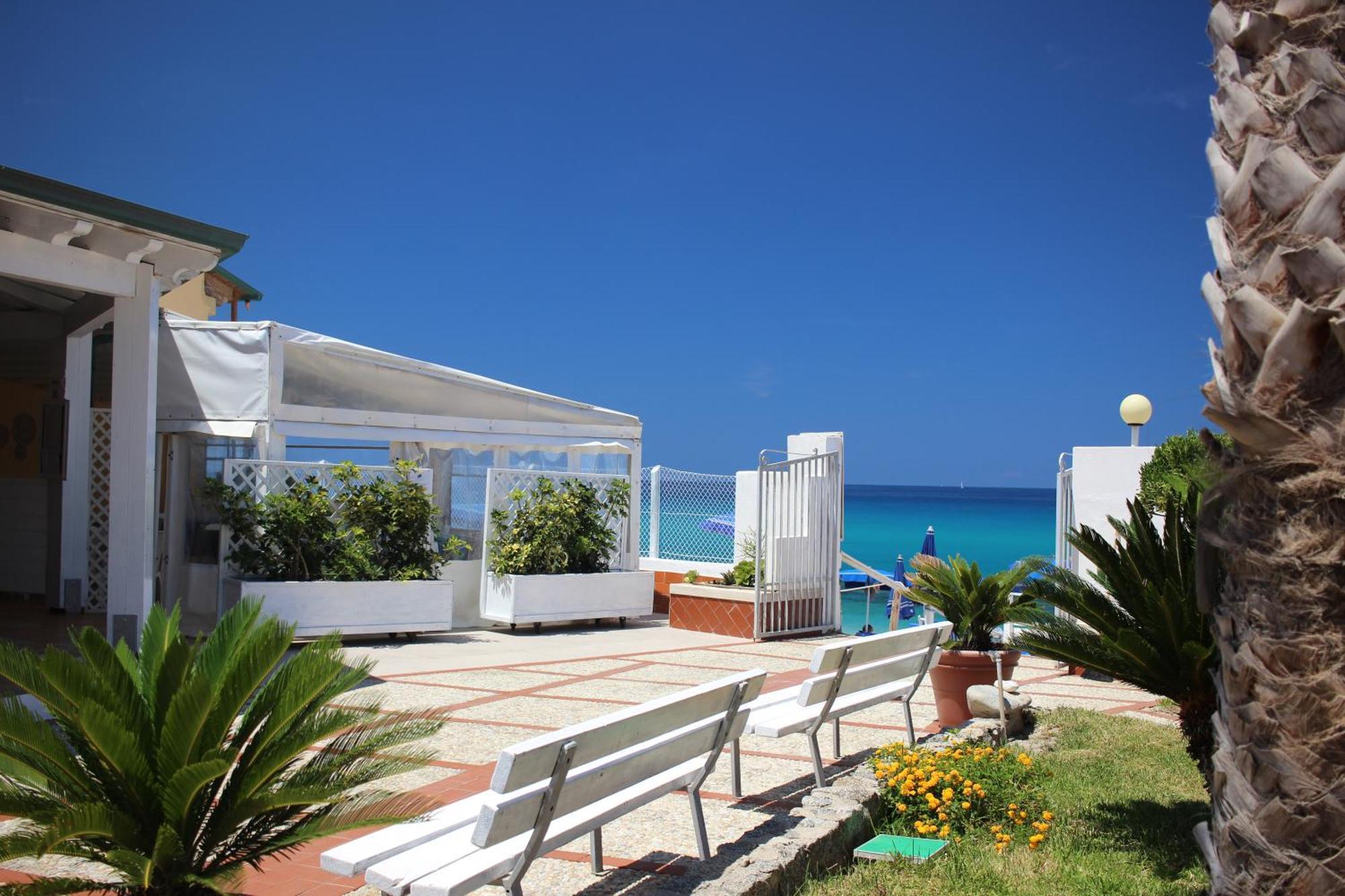 Residence Il Turistico แซมโบรเน ภายนอก รูปภาพ